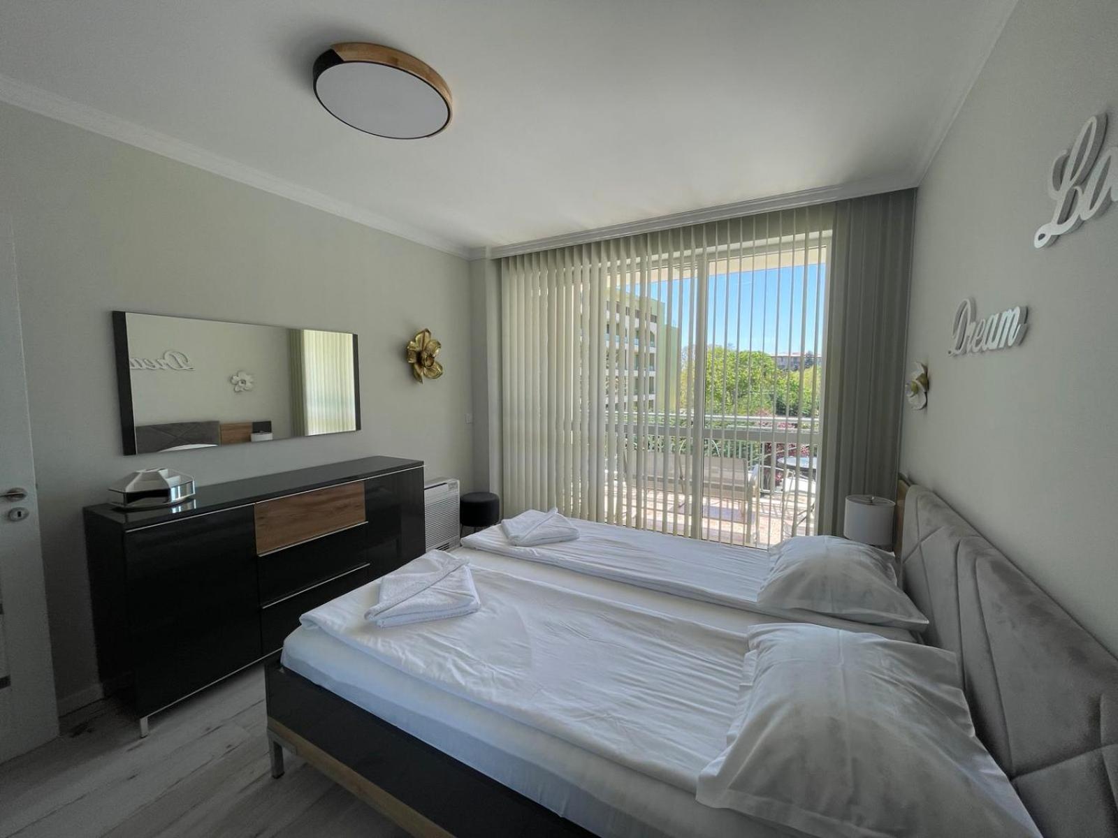 Apartcomplex Splendid Saints Constantine and Helena Exterior photo
