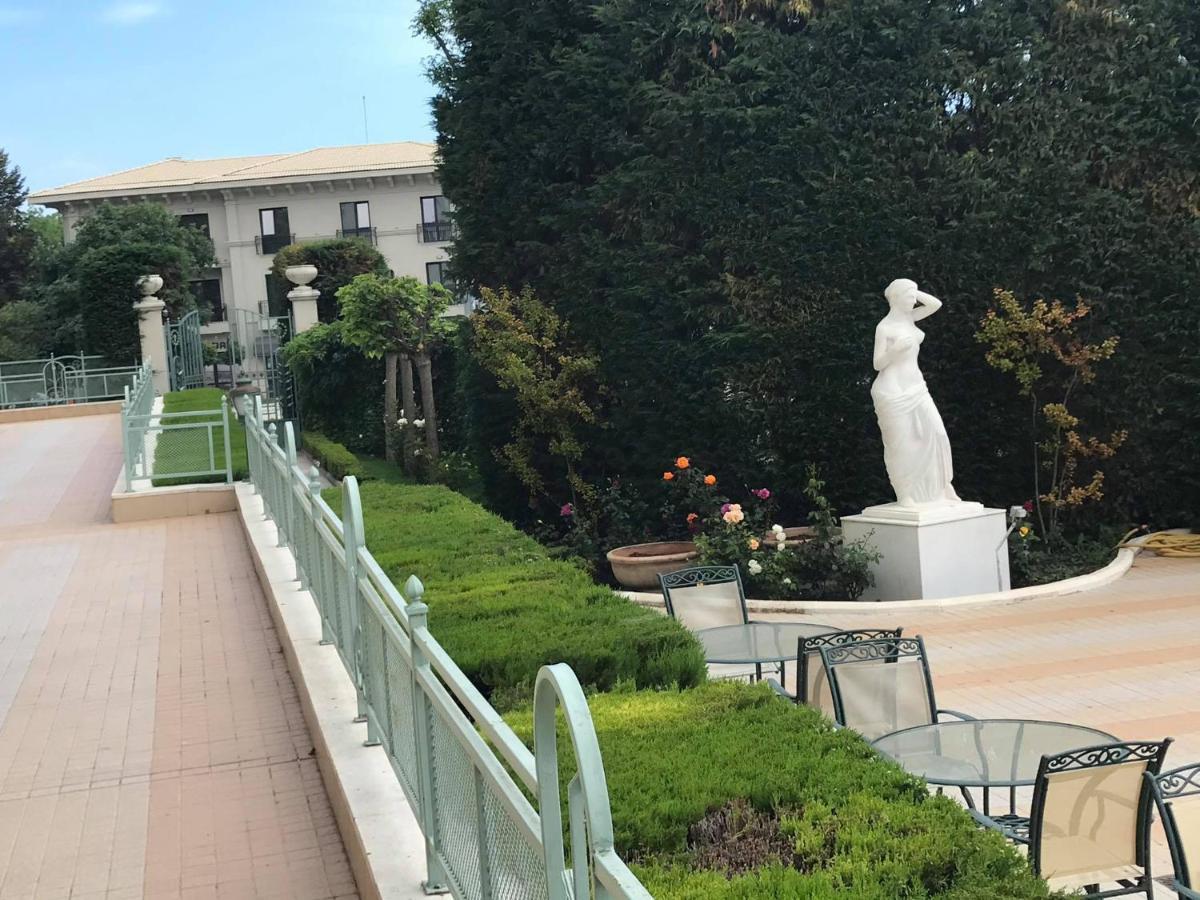 Apartcomplex Splendid Saints Constantine and Helena Exterior photo